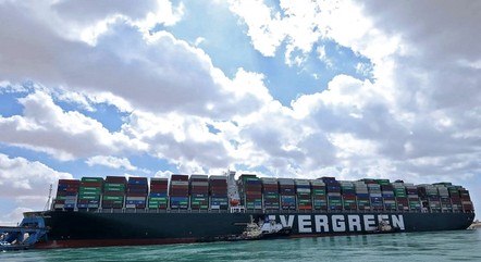 Evergreen Marine  é uma das companhias chinesas que suspenderam o transporte de cargas pelo mar Vermelho