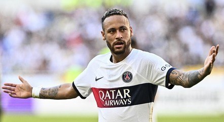PSG quer resgatar parte dos 222 milhões de euros investidos em Neymar
