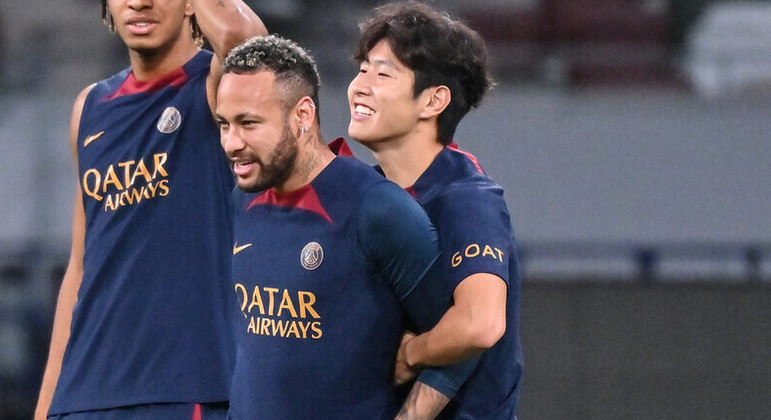 Ao contrário da foto, a maioria das provocações começa por Neymar, e o sul-coreano leva as brincadeiras com bom humor. O atacante já puxou o cabelo do 