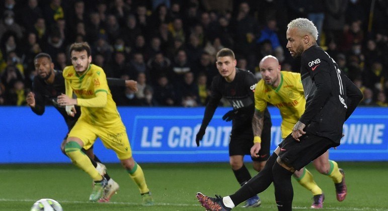 Neymar cobrou mal o pênalti, e o goleiro do Nantes defendeu