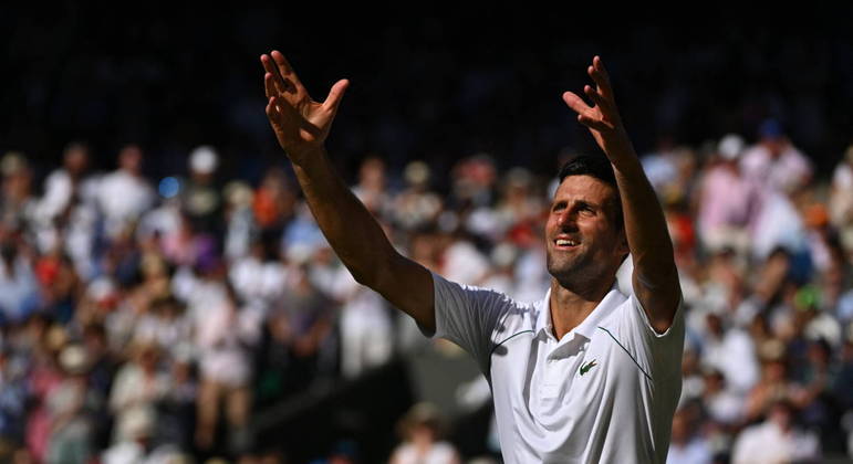 Djokovic derrotou grego na final de Wimbledon neste domingo