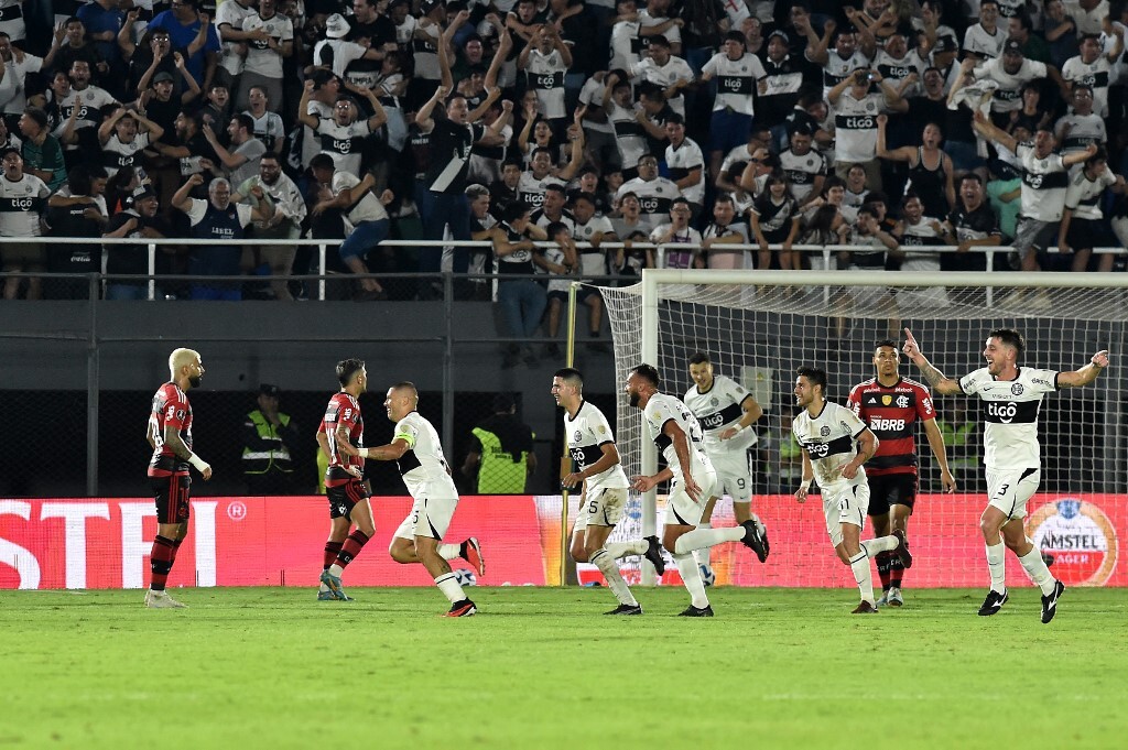 Três gols pelo alto demonstraram falta de concentração, de posicionamento, de atitude da defesa do Flamengo