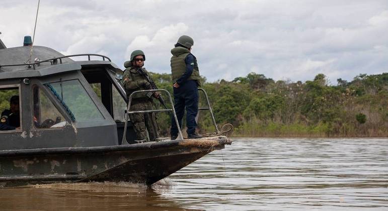 Força-tarefa se dirige para local onde foram enterrados os corpos de Dom Phillips e Bruno Pereira, em 15 de junho de 2022