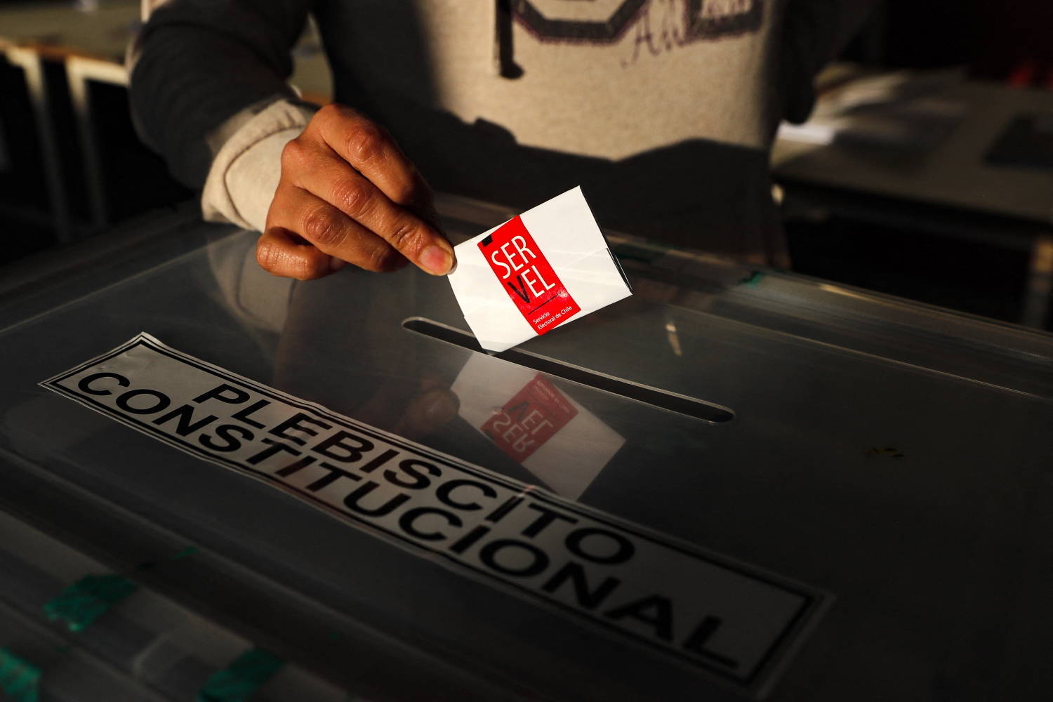 Chile Inicia Votação Em Plebiscito Inédito Sobre Nova Constituição ...