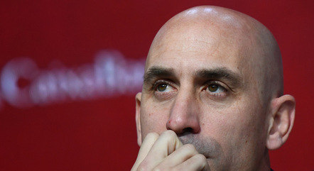 Pressão se torna insustentável para Rubiales seguir no cargo
