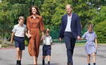 22 de julho de 2013: nascimento do príncipe George, primeiro filho de William e de Kate, bisneto da rainha, que já tem três gerações de herdeiros diretos ao trono. O casal teve Charlotte em 2015 e Louis em 2018.