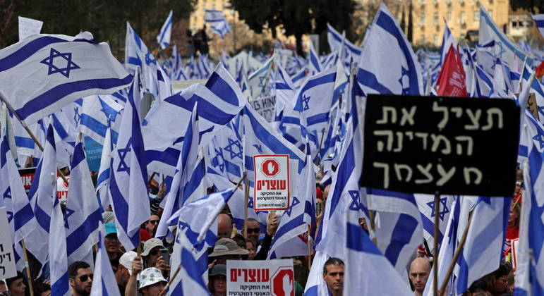 Manifestantes tomaram as ruas de Israel em protesto contra a reforma judicial
