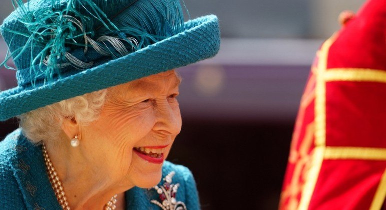 Rainha Elizabeth está em 'muito boa forma', diz premiê britânico

