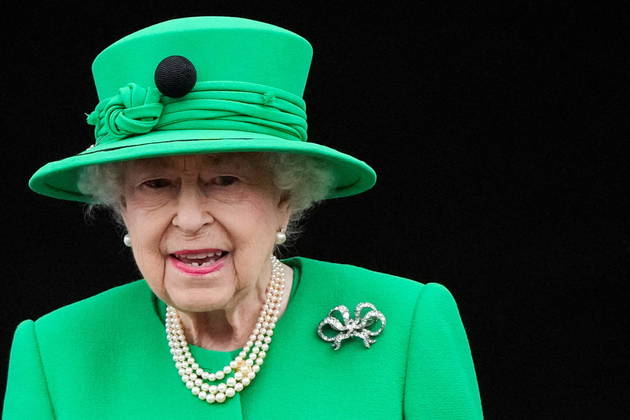 (FILES) In this file photo taken on June 5, 2022 Britain's Queen Elizabeth II smiles to the crowd from Buckingham Palace balcony at the end of the Platinum Pageant in London as part of Queen Elizabeth II's platinum jubilee celebrations. The doctors of Queen Elizabeth II, 96, are "concerned" about her health and "have recommended that she be placed under medical supervision" at her castle in Balmoral, Scotland, Buckingham Palace said on September 8, 2022. "Following a further assessment this morning, the Queen's doctors are concerned for Her Majesty's health and have recommended that she remains under medical supervision. The Queen continues to be comfortable and at Balmoral," the palace said in a brief statement.