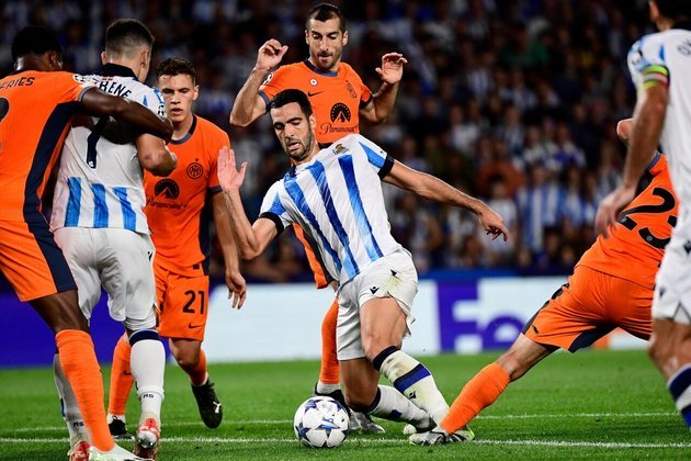 Real Sociedad 1 x 1 Inter de MilãoVice-campeã da temporada passada, a Inter de Milão estreou contra o Real Sociedad. Pela maior parte do jogo, os espanhóis garantiam a vitória, depois de um gol de Méndez, aos 4 minutos do primeiro tempo. No entanto, os italianos persistiram e, restando três minutos para o fim do jogo, Martínez marcou para os italianos 