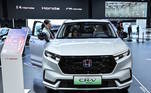 Um pouco menos longe da realidade do brasileiro, o Honda CR-V e:PHEV também foi exposto no evento na China. Preste atenção na combinação da parte frontal do SUV, sucesso de vendas no Brasil