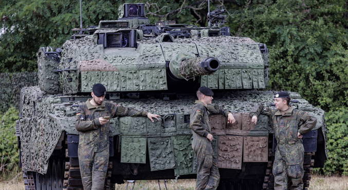 Tanques alemães, americanos e britânicos vão reforçar linhas de combate da Ucrânia