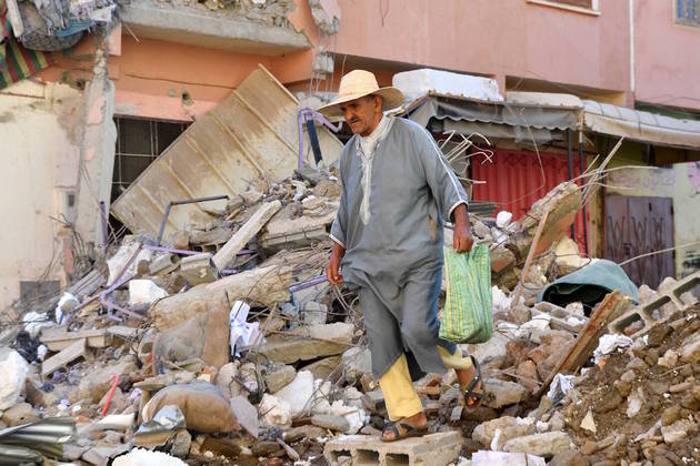 Neste domingo (10), após a primeira noite completa o desastre, as ruas da cidade amanheceram com moradores enrolados em cobertores, com medo de voltar para casa ou porque a residência desabou