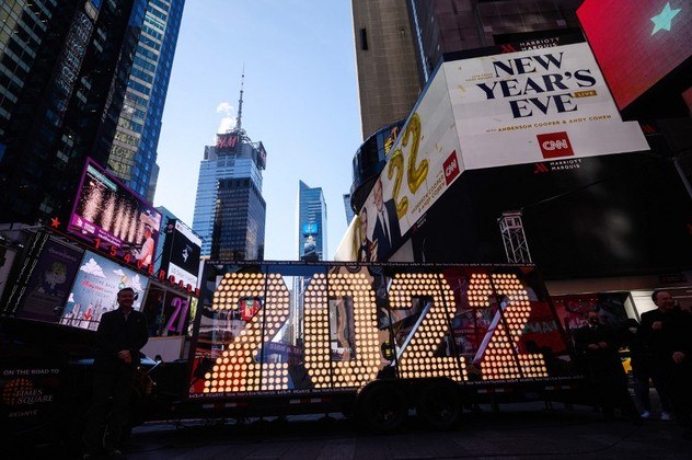 People pose for photos before the 2022 numerals to be used at a new year countdown event in Times Square in New York, on December 20, 2021.

Ed JONES / AFP