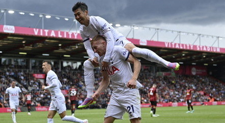 Tottenham conta com empate do Arsenal para assumir liderança do Inglês;  United ganha de virada - Esportes - R7 Futebol