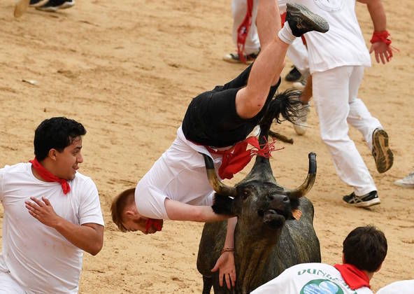 Jogo de corridas de touros gera polémica