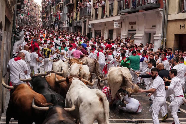 Espanha: corrida de touros de San Fermín tem dezenas de feridos - Notícias  - R7 Internacional