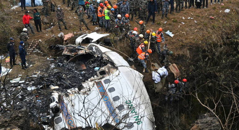 Resgate já recuperou 68 corpos de pessoas que estavam a bordo do voo da Yeti Airlines