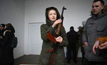 A woman learns how to use an AK-47 assault rifle during a civilians self-defence course in the outskirts of Lviv, western Ukraine, on March 4, 2022. The Russian army occupied on March 4, 2022 the Ukrainian nuclear power plant of Zaporozhie (south), the largest in Europe, where bombings in the night have raised fears of a disaster as more than 1.2 million people have fled Ukraine into neighbouring countries since Russia launched its full-scale invasion on February 24, United Nations figures showed on March 4, 2022.
Daniel LEAL / AFP