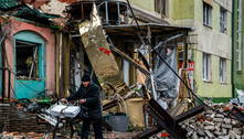 Rússia garante respeitar cessar-fogo, mas bombardeios persistem em cidades da Ucrânia