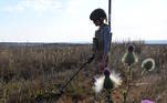 Hoje, a Ucrânia é o país do mundo com o maior território com minas terrestres. Algumas entidades internacionais, de caridade, costumam ajudar os soldados ucranianos a encontrá-las e desarmá-las, mas trata-se de um 'trabalho de formiga' e que exige muita concentração