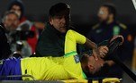17 de outubro de 2023 — Em uma jogada sozinho, no meio de campo, Neymar pisou em falso no gramado e caiu no chão, de forma preocupante. O atacante saiu de campo com a ajuda de uma maca e com lágrimas no rosto