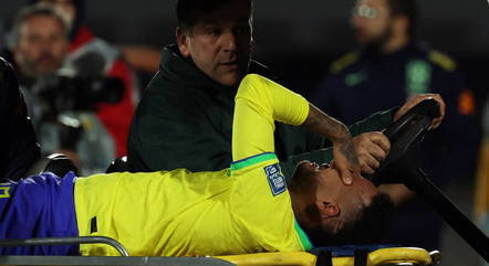 Neymar deixou a partida no primeiro tempo, com lágrimas no rosto