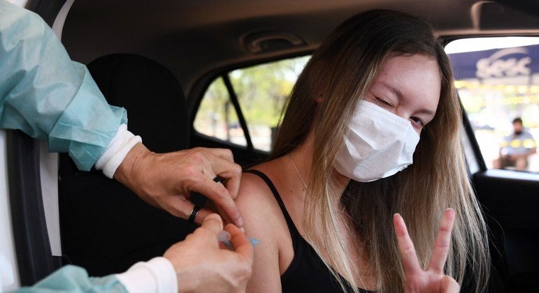 Anvisa autorizou a aplicação exclusiva da 1ª dose do imunizante da Pfizer em adolescentes