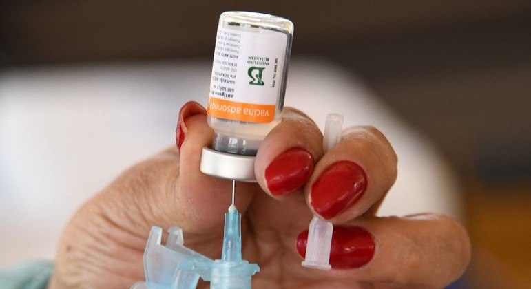 Vacina só pode ser aplicada em maiores de 18 anos no Brasil 