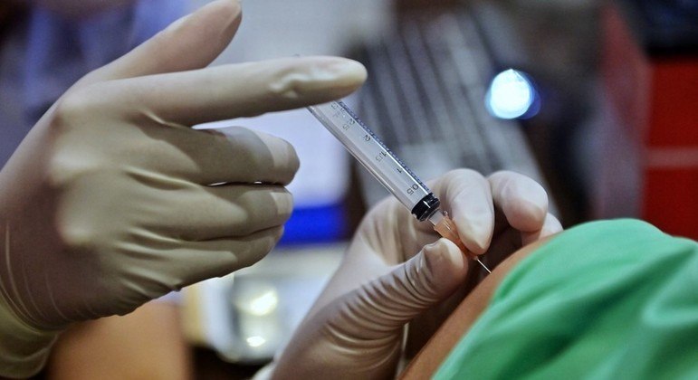 Estado de SP realiza Dia D para 2ª dose da vacina contra covid-19 neste sábado (5)