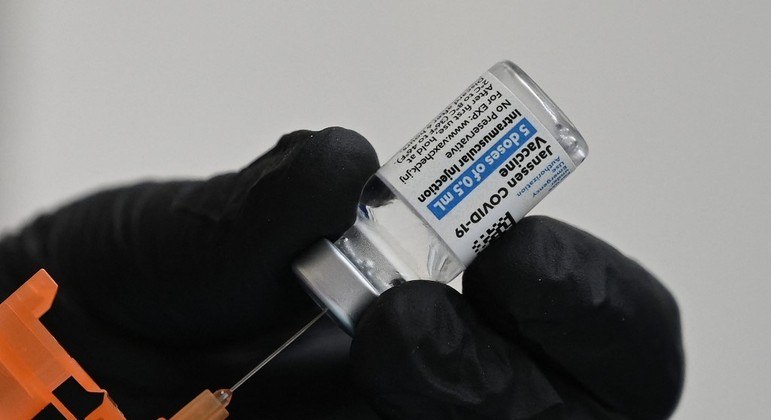 Nos últimos 26 dias, foram administradas 1 bilhão de doses do imunizante no mundo
