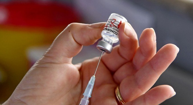 China anuncia apoio a quebra de patentes das vacinas contra covid