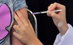 A girl receives the first dose of the Pfizer-BioNTech vaccine against COVID-19, at the Clinicas hospital in Sao Paulo, Brazil, on January 14, 2022.
NELSON ALMEIDA / AFP