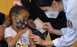 A girl receives the first dose of the Pfizer-BioNTech vaccine against COVID-19, at the Clinicas hospital in Sao Paulo, Brazil, on January 14, 2022.
NELSON ALMEIDA / AFP
