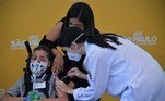 A boy receives the first dose of the Pfizer-BioNTech vaccine against COVID-19, at the Clinicas hospital in Sao Paulo, Brazil, on January 14, 2022.
NELSON ALMEIDA / AFP
