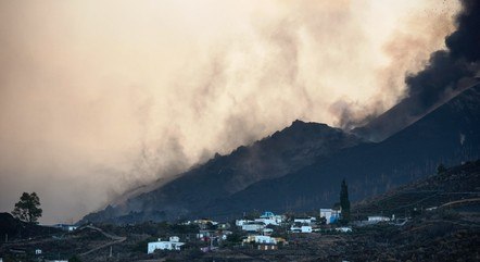 Aeroporto espanhol segue afetada por erupção