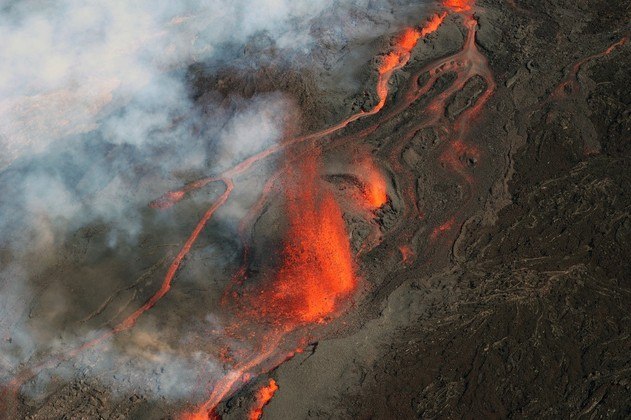 This aerial photograph taken on December 22, 2021 shows the erupting Piton de la Fournaise volcano on the French Indian Ocean island of Reunion. The Piton de la Fournaise, the volcano of Reunion, erupted for the second time of the year on December 22 at 3:30 am (12:30 am in Paris), indicates the volcanological observatory.
At least three eruptive cracks have opened on the southern flank of the volcano in the enclosure (the central caldera of the volcano), volcanologists have noted. The eruption takes place in a totally uninhabited area.
Richard BOUHET / AFP