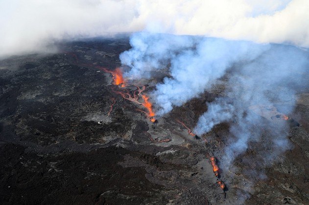 This aerial photograph taken on December 22, 2021 shows the erupting Piton de la Fournaise volcano on the French Indian Ocean island of Reunion. The Piton de la Fournaise, the volcano of Reunion, erupted for the second time of the year on December 22 at 3:30 am (12:30 am in Paris), indicates the volcanological observatory.
At least three eruptive cracks have opened on the southern flank of the volcano in the enclosure (the central caldera of the volcano), volcanologists have noted. The eruption takes place in a totally uninhabited area.
Richard BOUHET / AFP