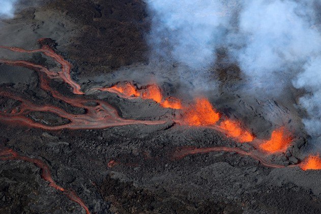 This aerial photograph taken on December 22, 2021 shows the erupting Piton de la Fournaise volcano on the French Indian Ocean island of Reunion. The Piton de la Fournaise, the volcano of Reunion, erupted for the second time of the year on December 22 at 3:30 am (12:30 am in Paris), indicates the volcanological observatory.
At least three eruptive cracks have opened on the southern flank of the volcano in the enclosure (the central caldera of the volcano), volcanologists have noted. The eruption takes place in a totally uninhabited area.
Richard BOUHET / AFP