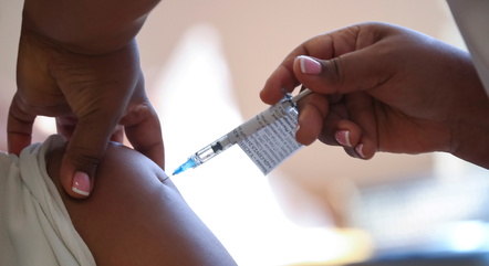 Governo incorpora vacinas da Fiocruz e da Pfizer ao SUS