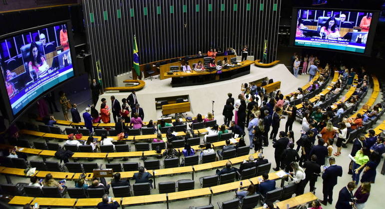 Parlamentares reunidos no plenário da Câmara dos Deputados, em março deste ano