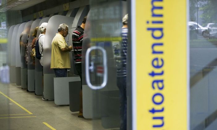 Os empréstimos voltaram a ter cobrança de Imposto sobre Operações Financeiras (IOF), a partir de hoje (1º). A isenção da taxa tinha validade até o dia 31 de dezembro de 2020 e era uma das medidas de enfrentamento à crise econômica gerada pela pandemia de covid-19.