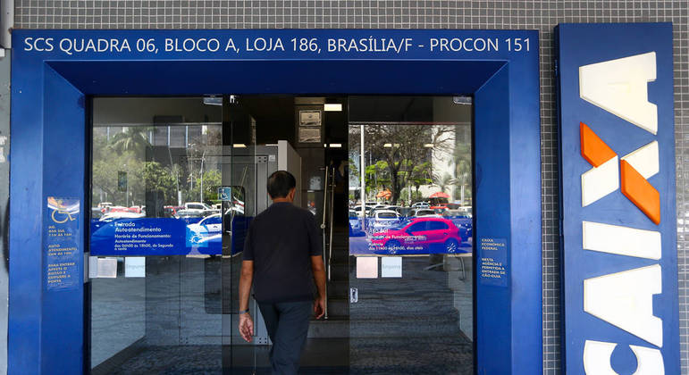 Agência da Caixa em Brasília: banco libera saque do auxílio para os nascidos em março