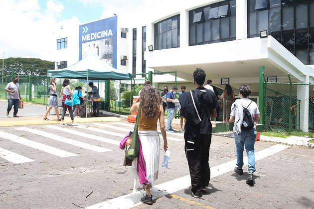 © Valter Campanato/Agência Brasil
Educação
Participantes do Exame Nacional do Ensino Médio (Enem) 2021 fazem, neste domingo (28), segundo dia de avaliação, provas de matemática e de ciência da natureza.
Publicado em 28/11/2021 04:58
Foto: Valter Campanato/Agência Brasil
Local: Brasília-DF