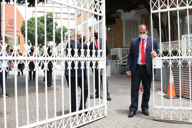 Estudantes esperam a abertura dos portões no primeiro dia de provas do Exame Nacional do Ensino Médio - Enem, na Universidade Presbiteriana Mackenzie.
Publicado em 21/11/2021 07:40
Foto: Rovena Rosa/Agência Brasil
Local: São Paulo-SP
