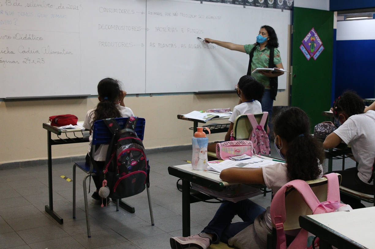 Professor de Jacareí cria jogo de tabuleiro para ensinar matemática para  alunos de escola pública de forma dinâmica, Vale do Paraíba e Região