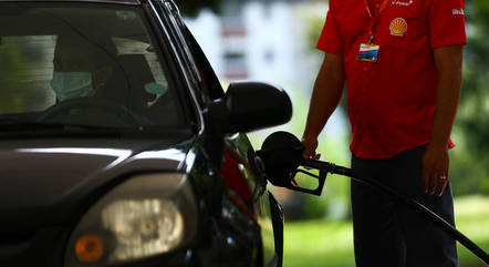 Preço médio da gasolina no Brasil é R$ 5,655 por litro