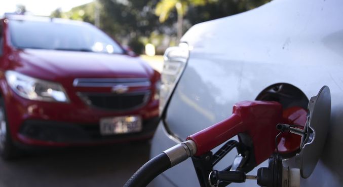 Em três regiões do país, o litro da gasolina comum já ultrapassa R$ 7