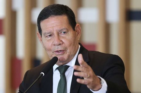 Mourão diz que é preciso repensar voto obrigatório no país