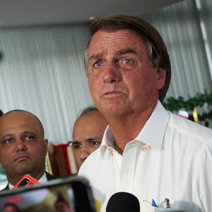 Bolsonaro fala à imprensa